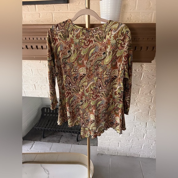 Flowing V-Neck Top - Picture 3 of 4